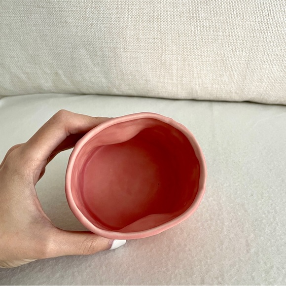 Sugarhouse Ceramic Co | Checkered Relief Squeeze Mug - Picture 2 of 4